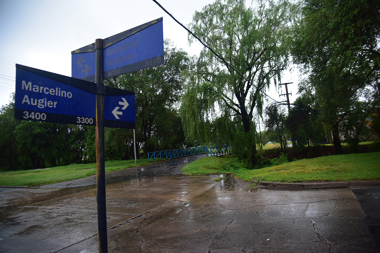 Denuncian asfalto deteriorado en el puente Marcelino Augier. (Foto: Pedro Castillo / La Voz)