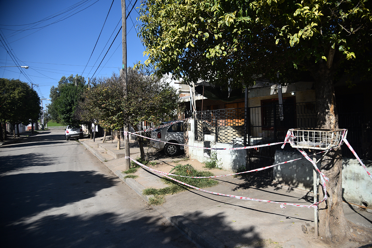 El sábado pasado, en barrio José Ignacio Díaz III Sección apareció un hombre sin vida en el interior de su vivienda que también funcionaba como un kiosco precario.Juan de Urdinola 4746. Foto: Pedro Castillo/La Voz