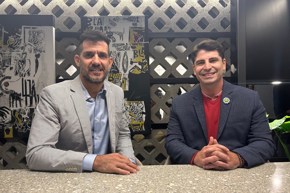 Gustavo Gómez, gerente general de Mosaicos Blangino junto a Juan José Blangino, director de Responsabilidad Social de Mosaicos Blangino.