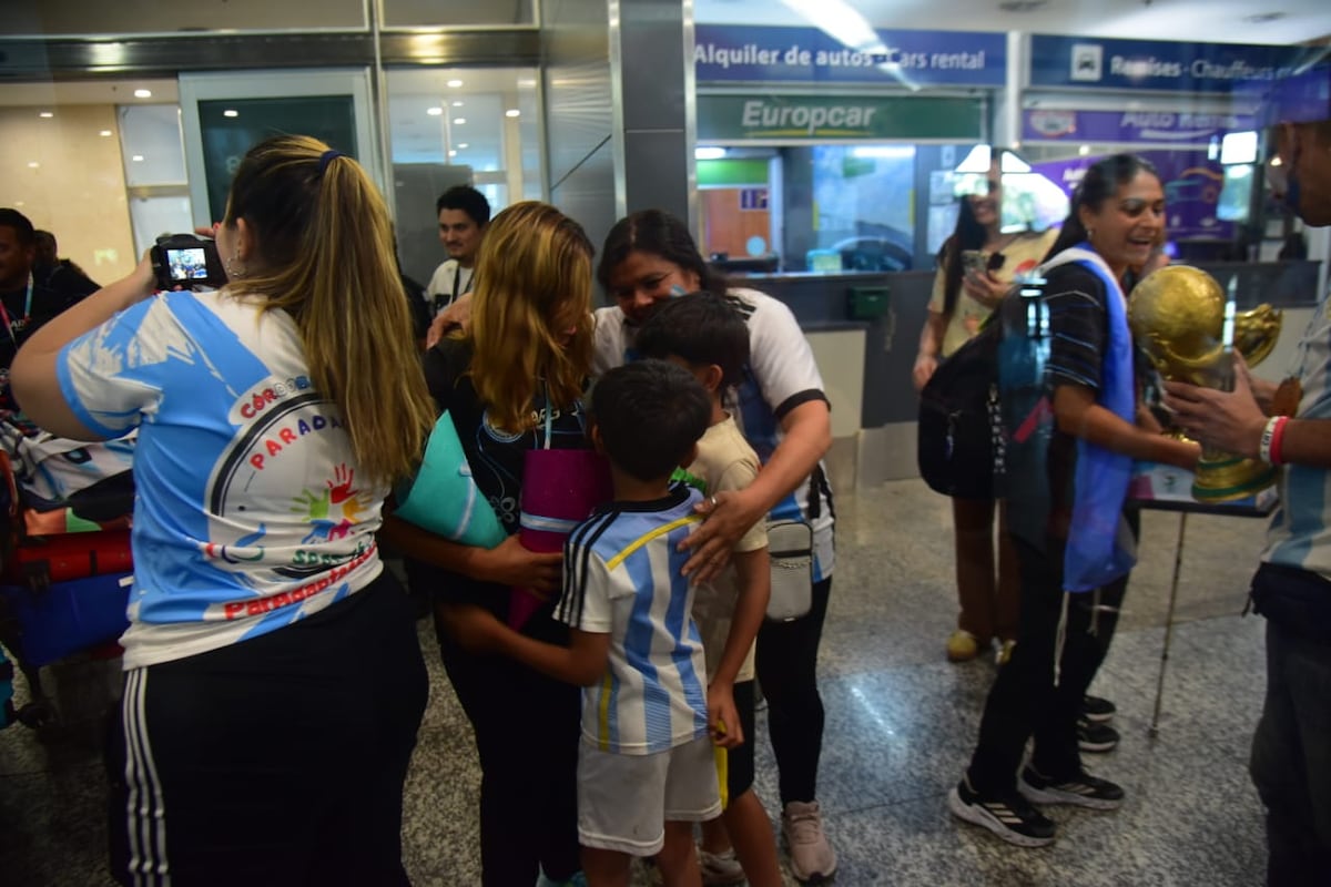 Las Murciélagas llegaron a Córdoba tras conquistar su segunda Copa del Mundo. (Javier Ferreyra / La Voz)