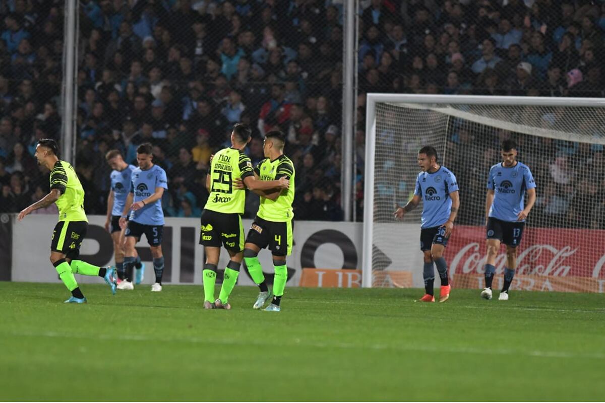 Belgrano cayó ante Barracas a Central por la fecha 23 de la Liga Profesional, en el Gigante de Alberdi. (Facundo Luque / La Voz)