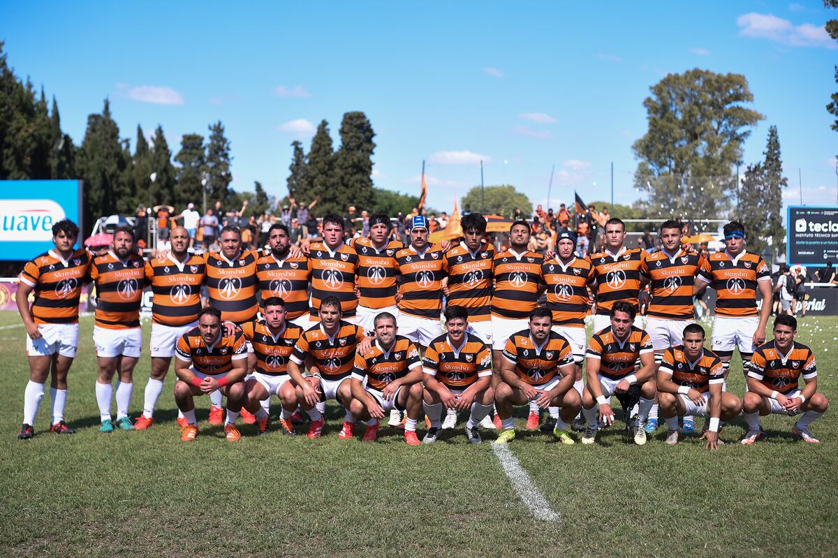 La formación de Alta Gracia RC para la final del Super 9B. (Crédito: César Heredia / Unión Cordobesa de Rugby)