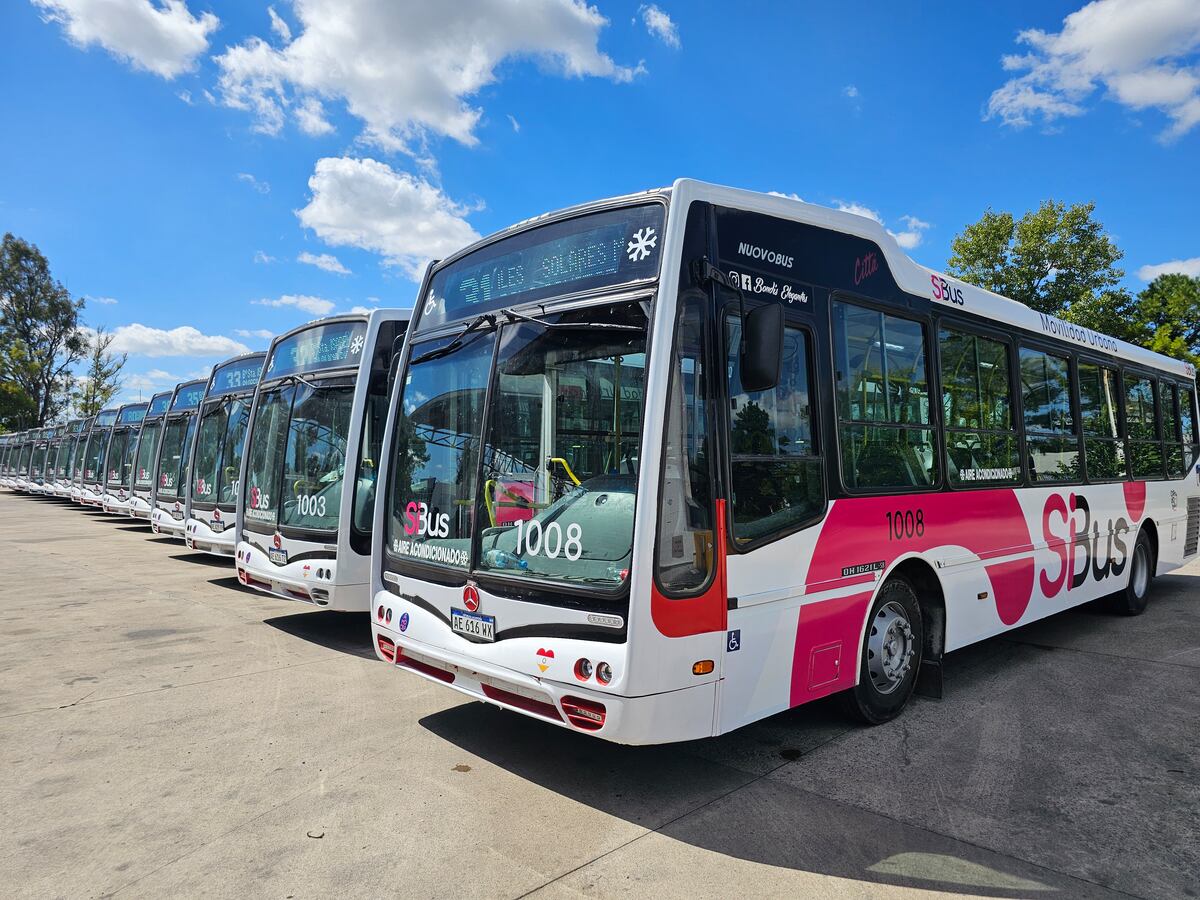 Así lucen los ómnibus de SiBus, la empresa que comienza a operar en los corredores 3 y 8 del transporte urbano de Córdoba (Gentileza SiBus).