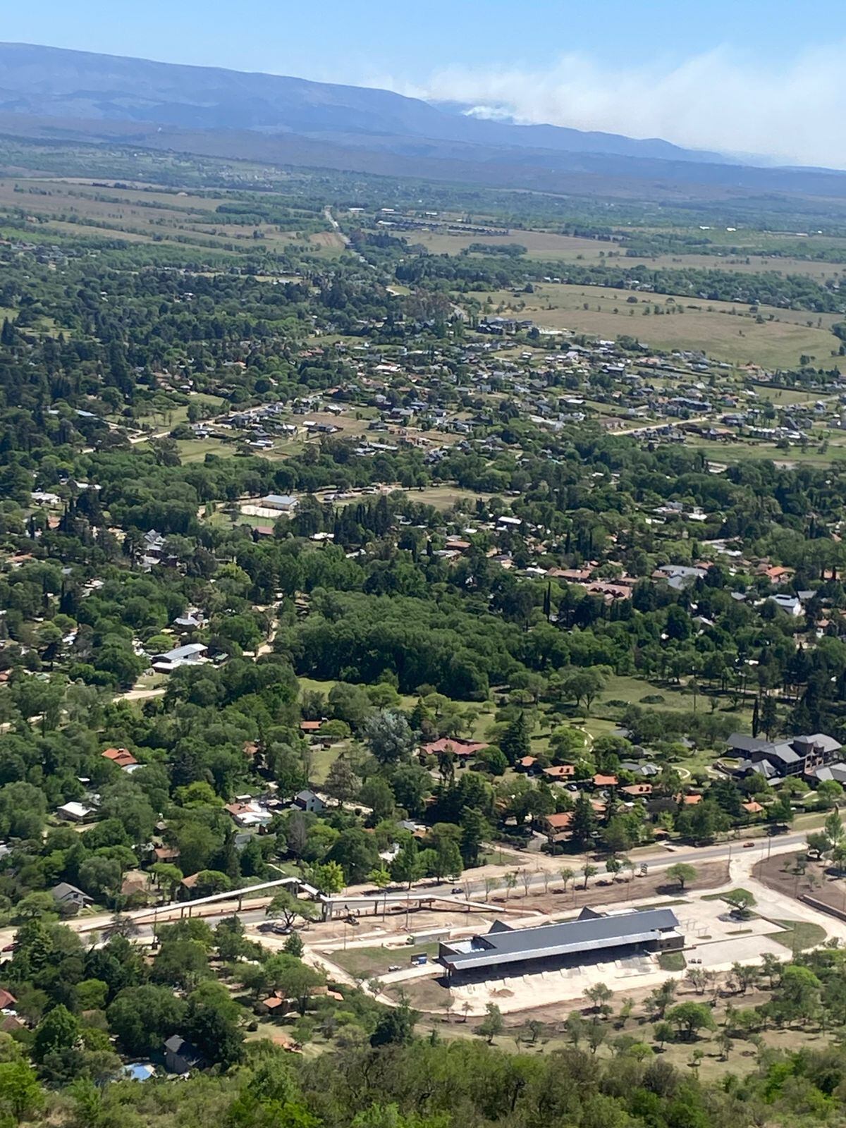 Villa General Belgrano. La nueva terminal, sobre ruta 5, vista desde el Cerro de la Cruz (La Voz)