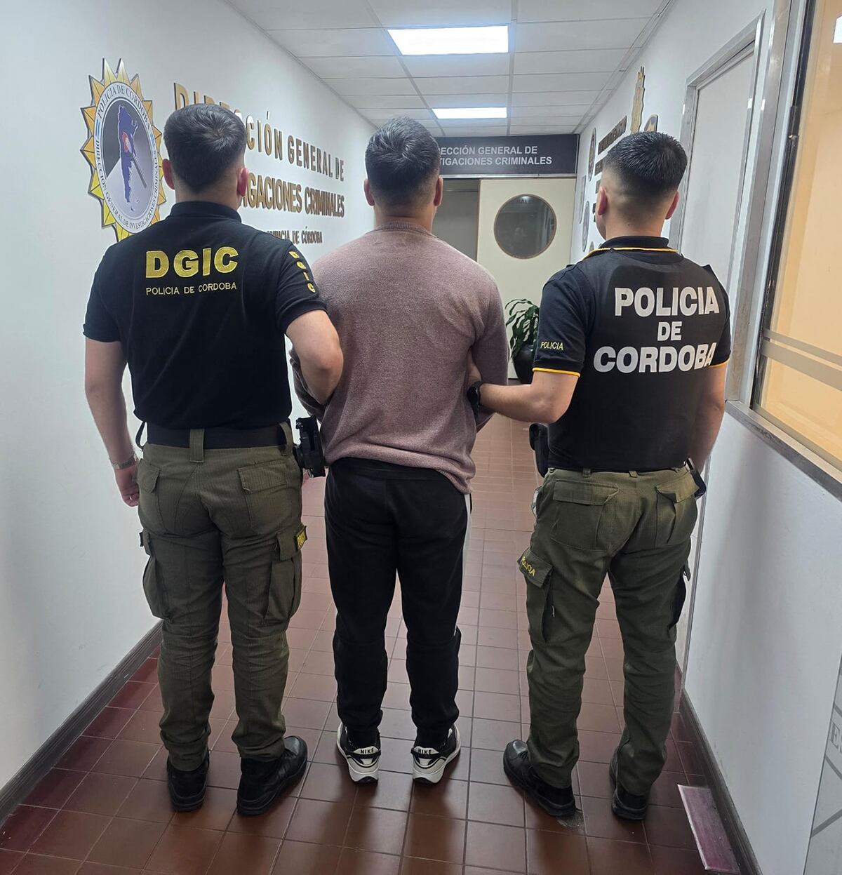 Detenciones. Uno de los 16 detenidos por la Policía de Córdoba. (Gentileza)
