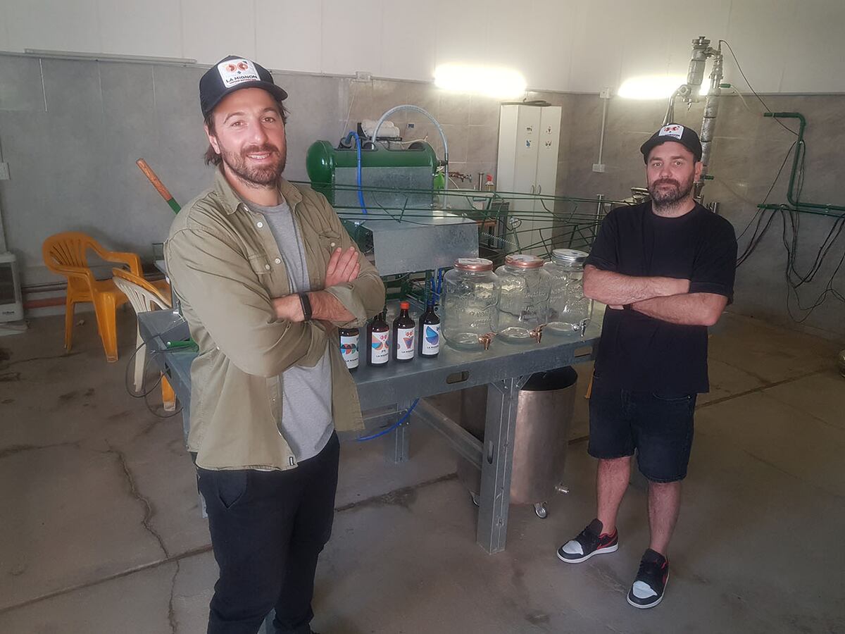 Guido y Franco, en su estilería La Mignon, en Río Tercero.(La Voz)