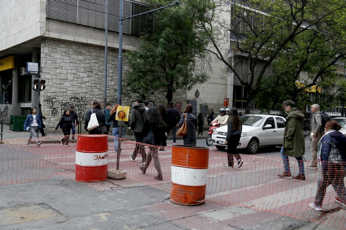 Corte vial parcial en Colón y General Paz por obras de Epec. (La Voz)
