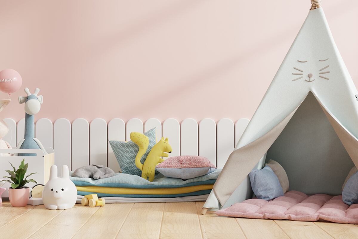 Si hay bebés en casa, se puede disponer de una zona “blanda” para evitar que se golpeen. Foto: Freepik / Grupo Edisur