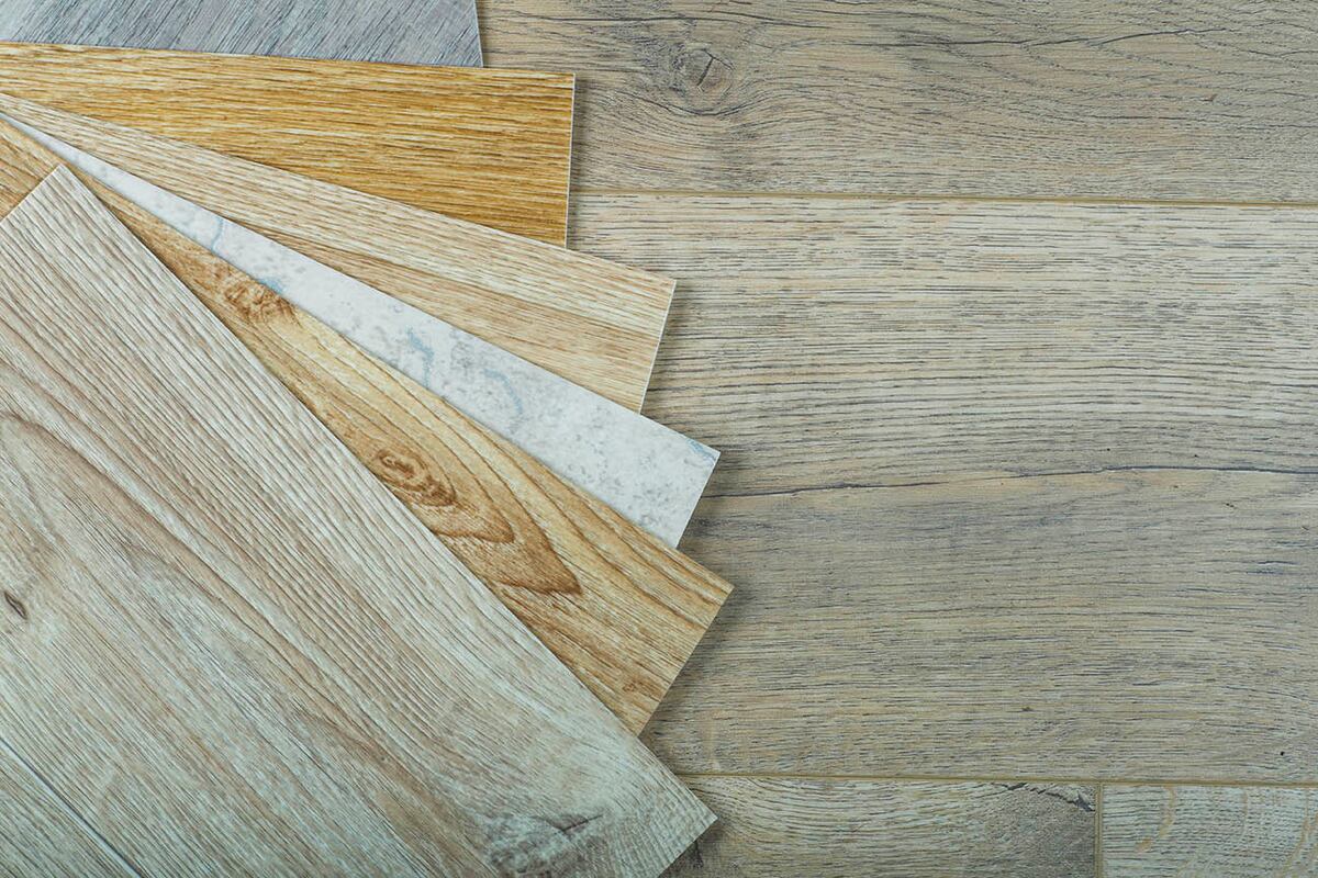 La tendencia de este año es volver a los colores de la madera natural, beige.