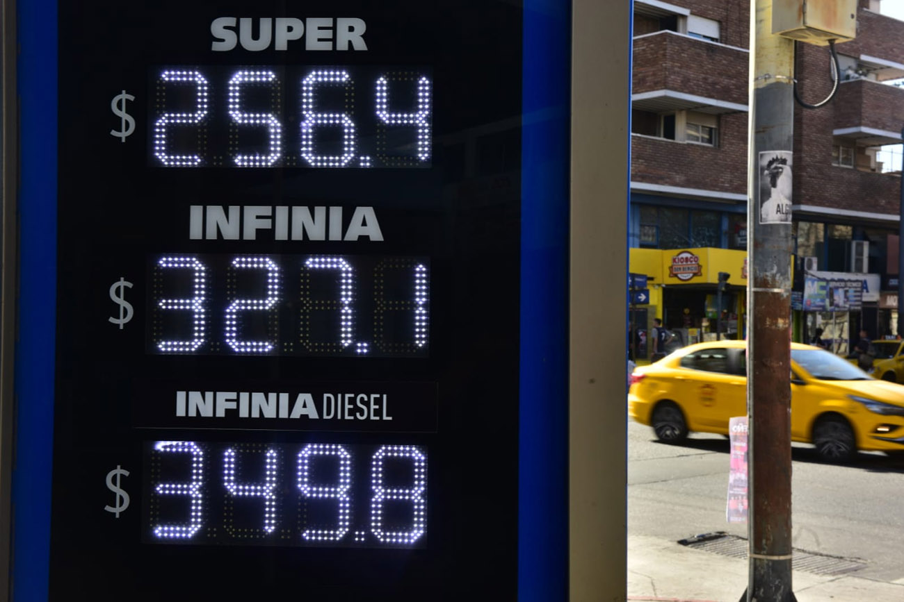 Nuevo precio de los combustibles. (José Gabriel Hernández / La Voz)