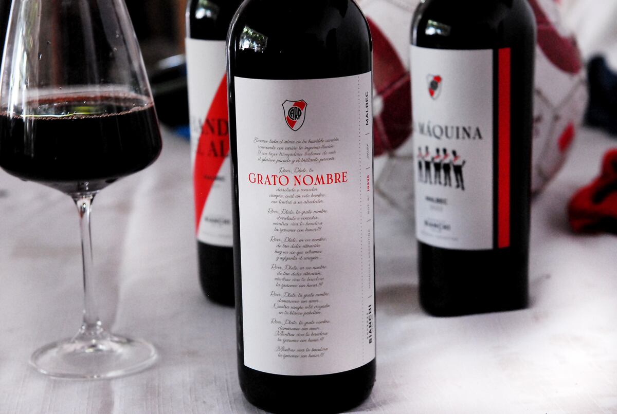 Bodegas Bianchi lanzó dos líneas de tres vinos cada una para River y Boca (Javier Ferreyra).