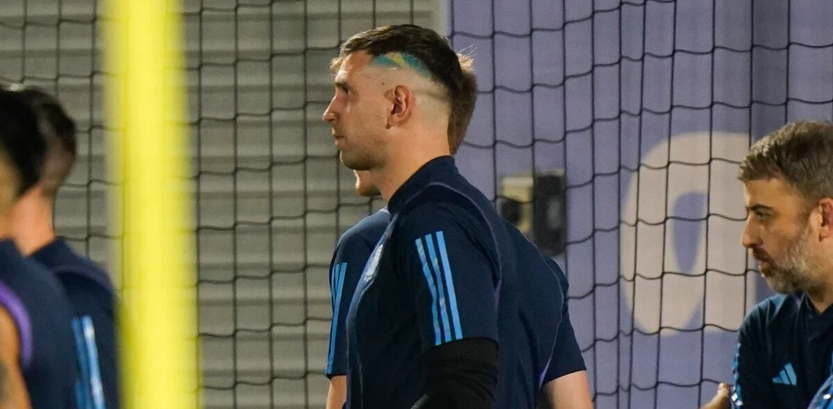 El "Dibu" sorprendió a todos con la bandera argentina teñida en su cabeza. (Foto: gentileza Clarín)