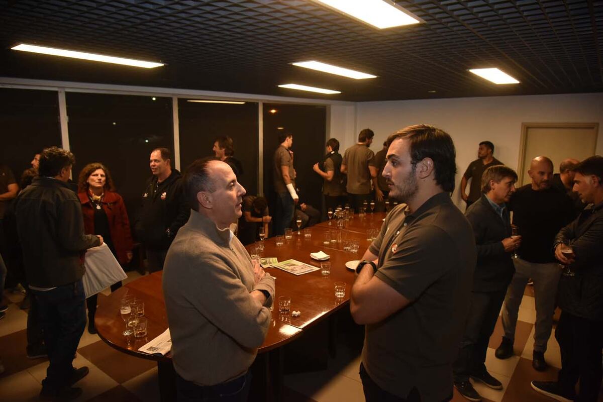 Brindis con los Dogos xv campeones (Facundo Luque / La Voz)