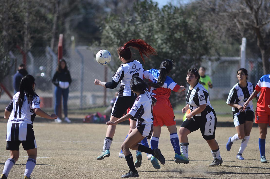La vuelta del fútbol femenino en Córdoba. (José Gabriel Hernández)