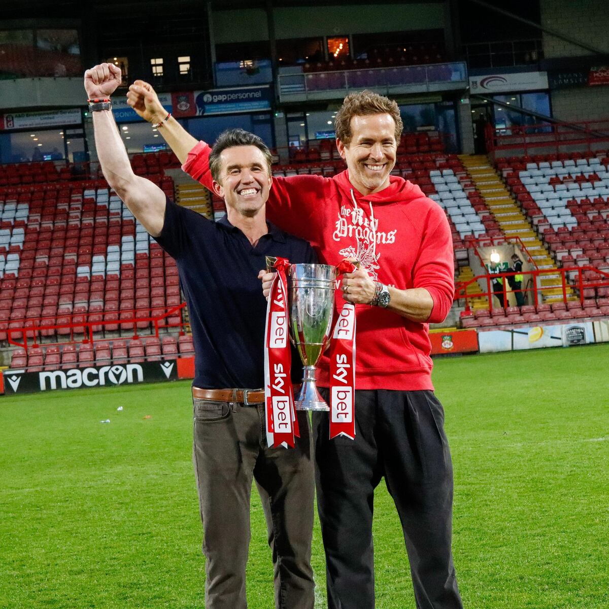 Wrexham celebró su tercer ascenso y quedó a un paso de la Premier League. (Wrexham AFC / @Wrexham_AFC).