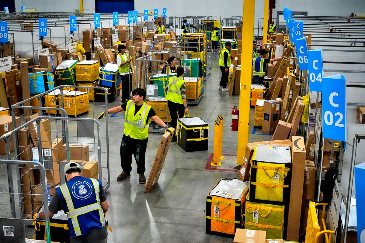 Compras en Amazon. (AP Foto/Richard Vogel, Archivo)
