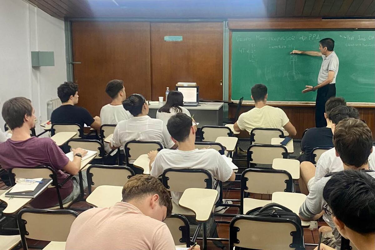 Mejorar y actualizar la currícula académica de los futuros pilotos en uno de los desafíos de la aviación de nuestro país.