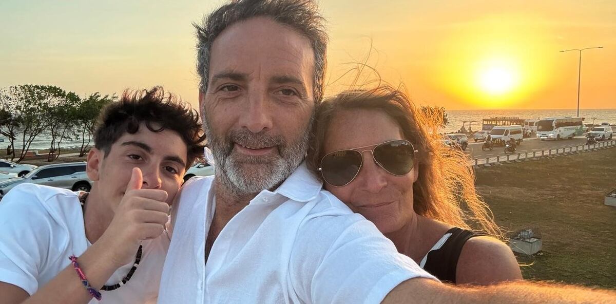 Martín Rodríguez (55), su esposa María José Passarelli (55) y su hijo Lorenzo (14), durante las vacaciones en Colombia.