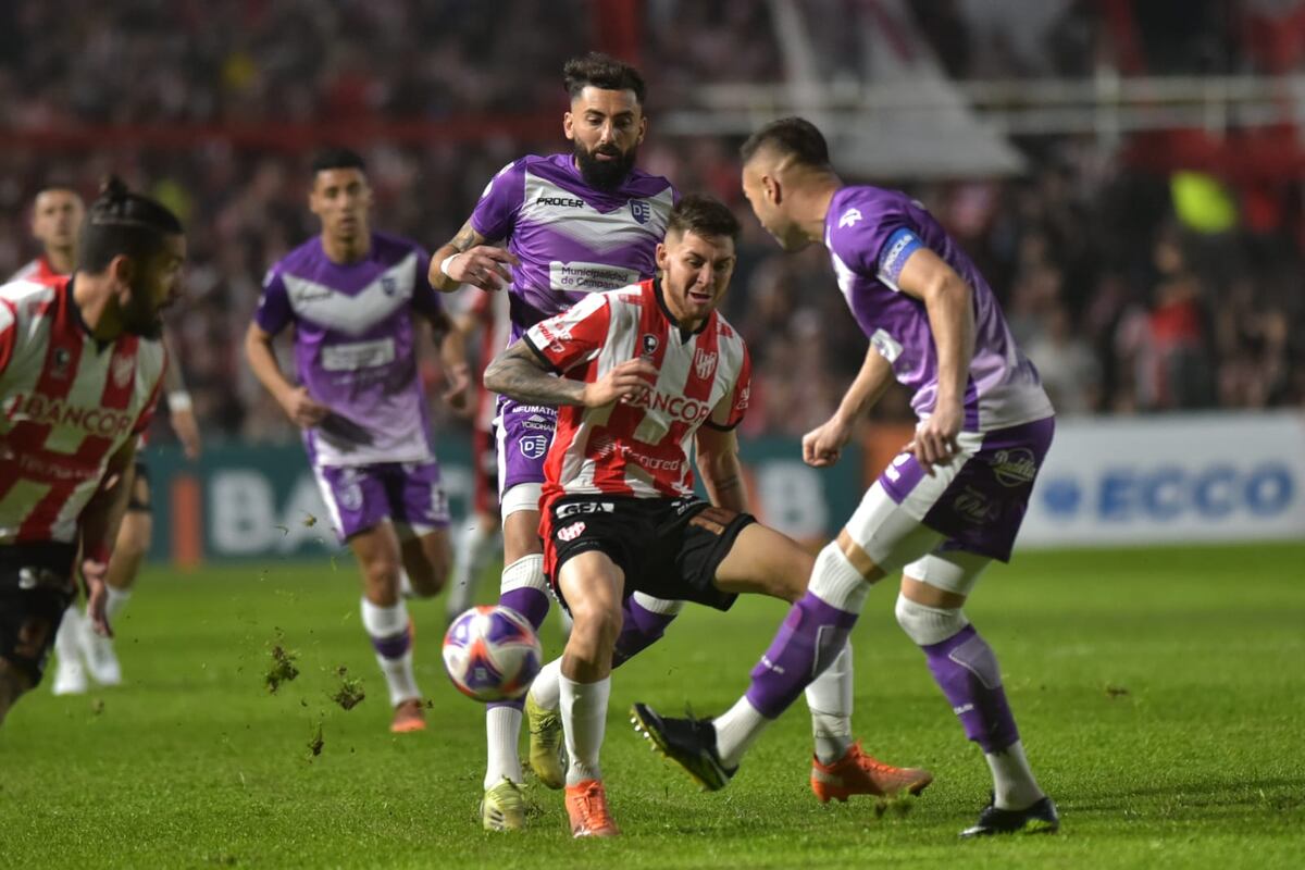 Instituto y Villa Dálmine, en Alta Córdoba, por la fecha 31 de la Primera Nacional. (Facundo Luque / La Voz)
