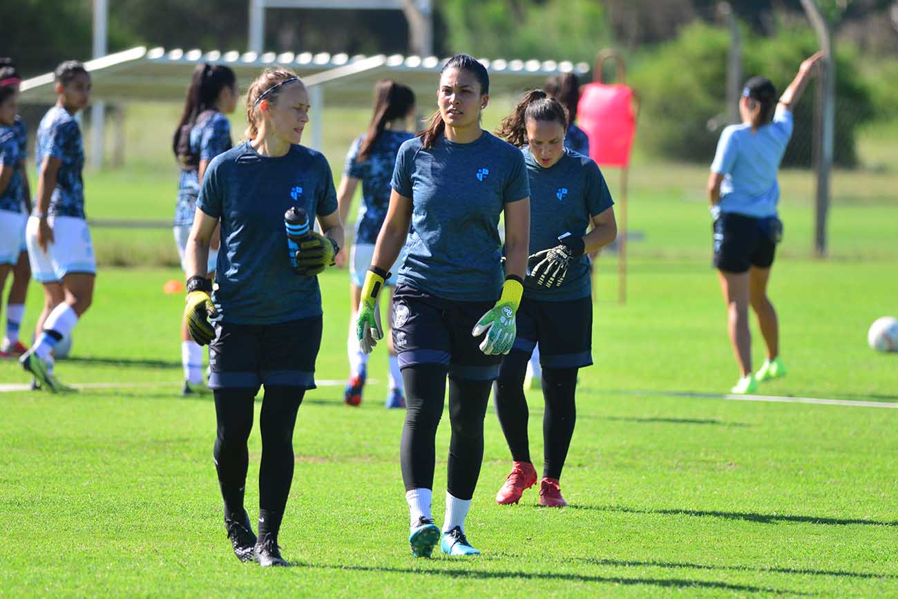 Entrenamiento práctica Belgrano fúbol femenino en el predio de Villa Esquiu. (José Gabriel Hernández / La Voz)