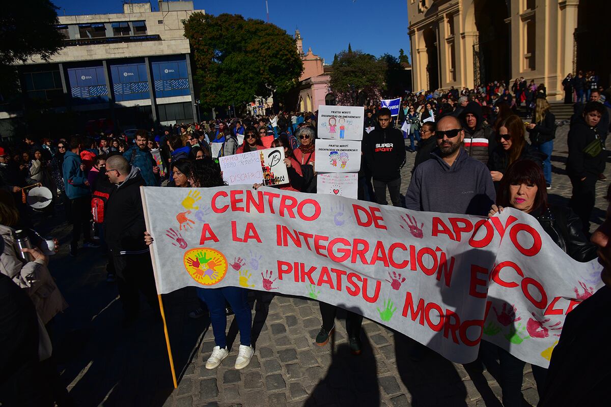 Paro total y movilización por la ley de emergencia en discapacidad en Córdoba. (Pedro Castillo / La Voz)