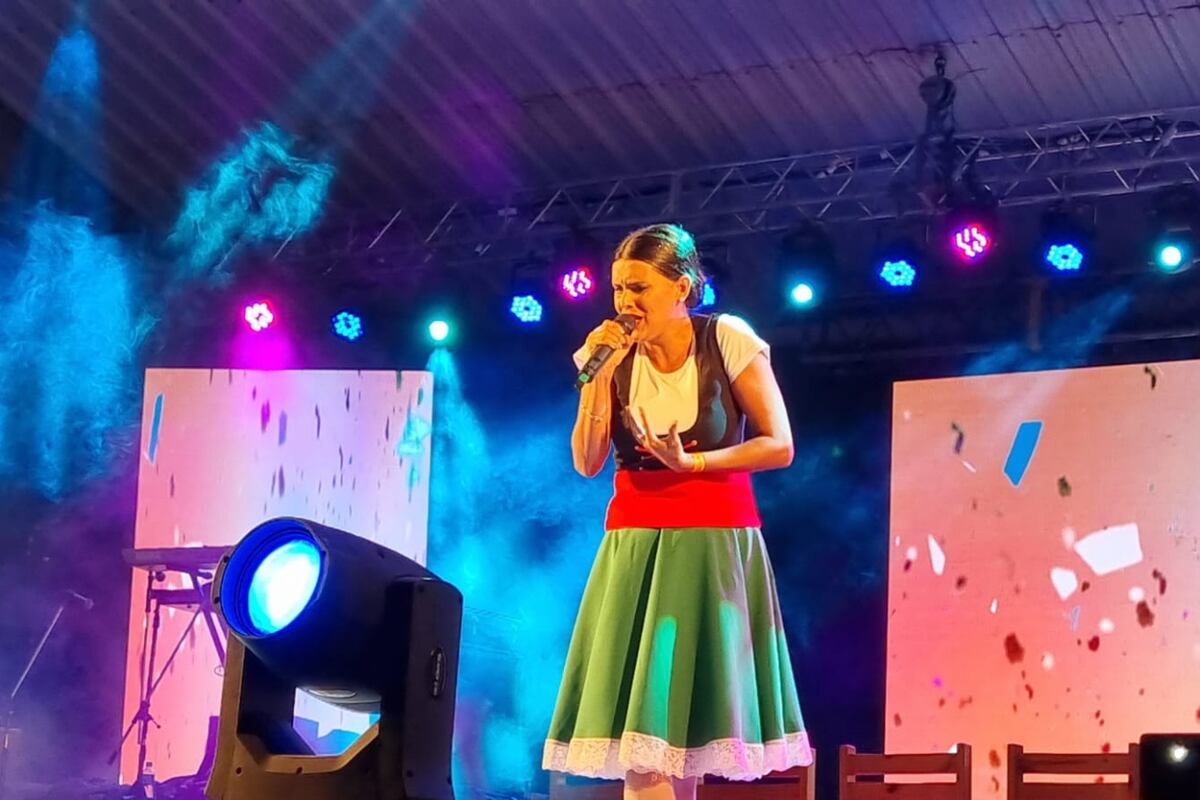 Karen Müller en Río Segundo, en otra actuación. (Gentileza Diario del Pueblo)
