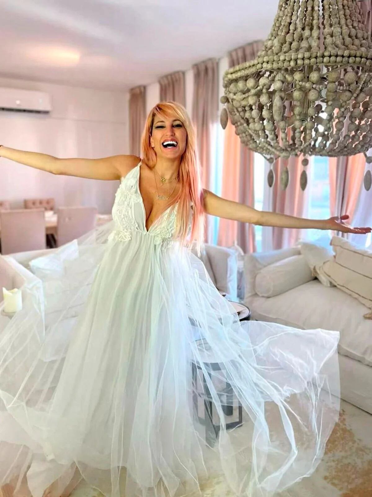 Vicky Xipolitakis mostró el nuevo departamento en el que vive junto a Salvador Uriel en Lanús.