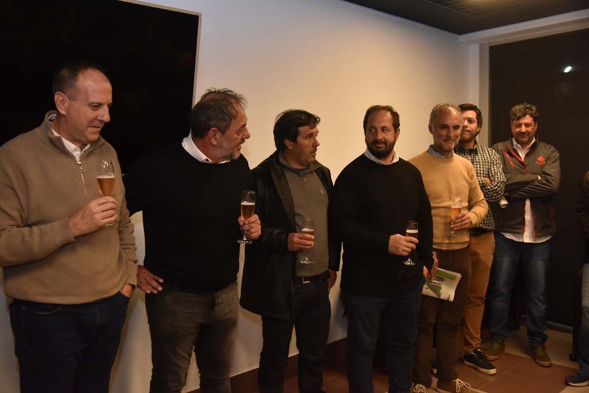 Brindis con los Dogos xv campeones (Facundo Luque / La Voz)