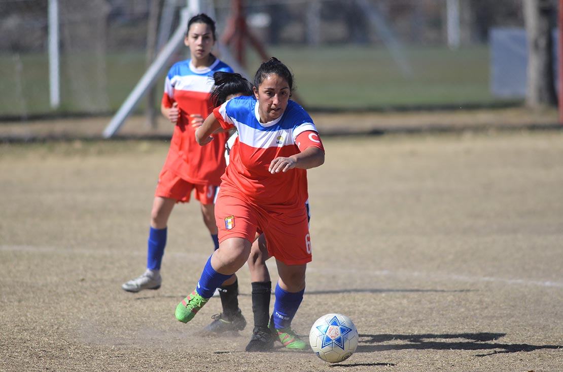 La vuelta del fútbol femenino en Córdoba. (José Gabriel Hernández)