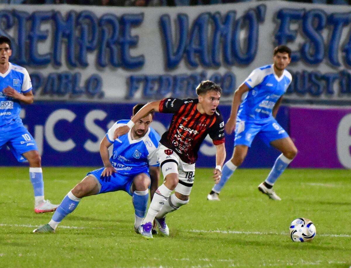 Estudiantes de Río Cuarto enfrentó de local a Patronato por la Primera Nacional. (Tomy Fragueiro / La Voz)