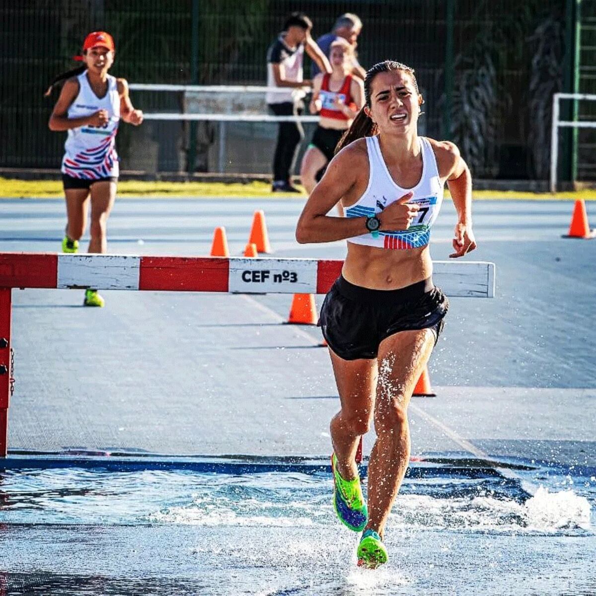Clara Baiocchi fue este año subcampeona argentina en los 3000 metros con obstáculos. (@claritabaiocchi)