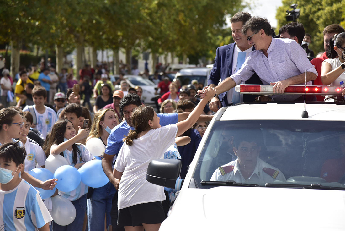 Caravana en homenaje a Mario Alberto Kempes en Bell Ville
