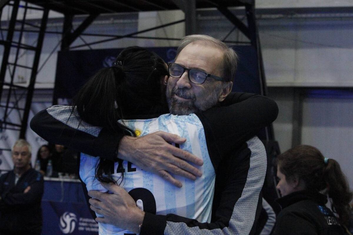 La cordobesa Yamila "Yas" Nizetich se despidió de la selección argentina de vóley tras anunciar su retiro del vóley profesional. (Prensa FeVA)