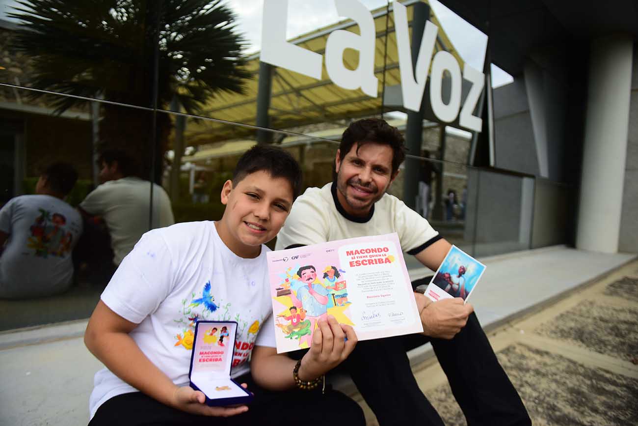 Bautista Squire junto con su tío Leonardo Squire. (José Gabriel Hernández / La Voz)