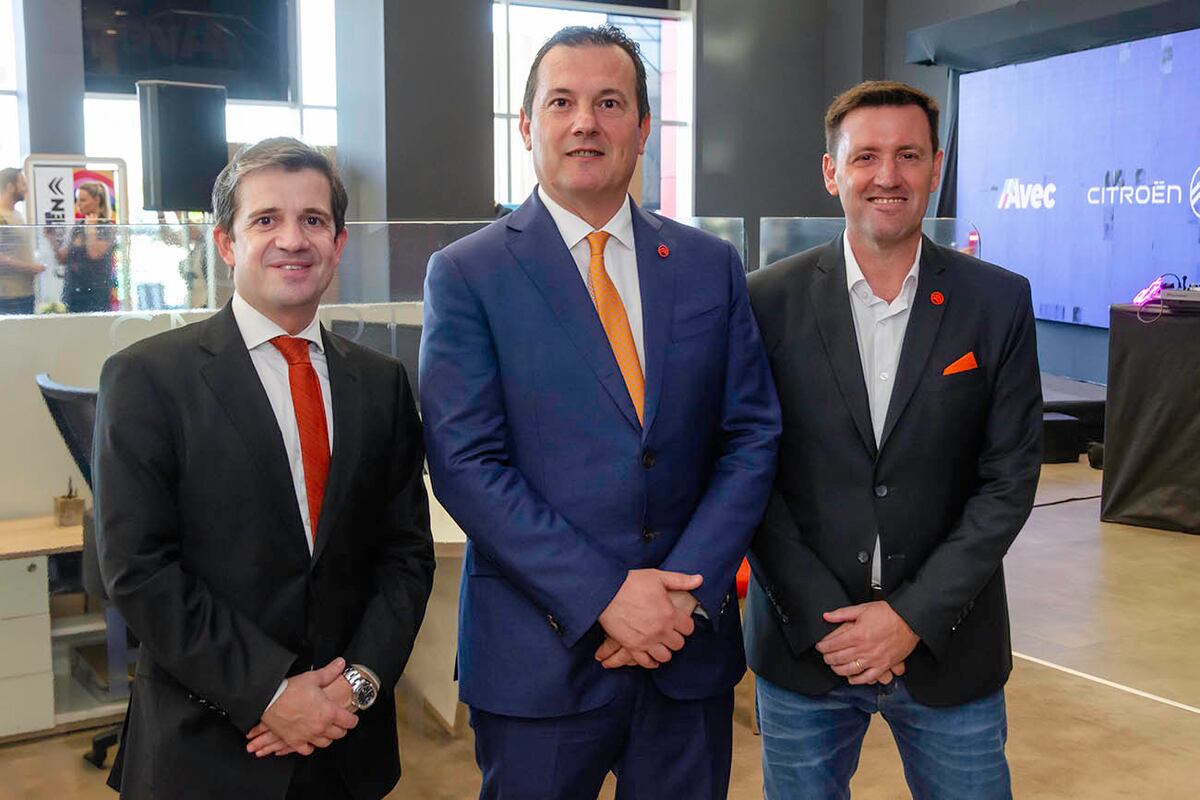 Los directivos del Grupo Quijada recibieron con entusiasmo al nuevo Citroën C3, ocasión que coincidió con la inauguración de las instalaciones del concesionario.