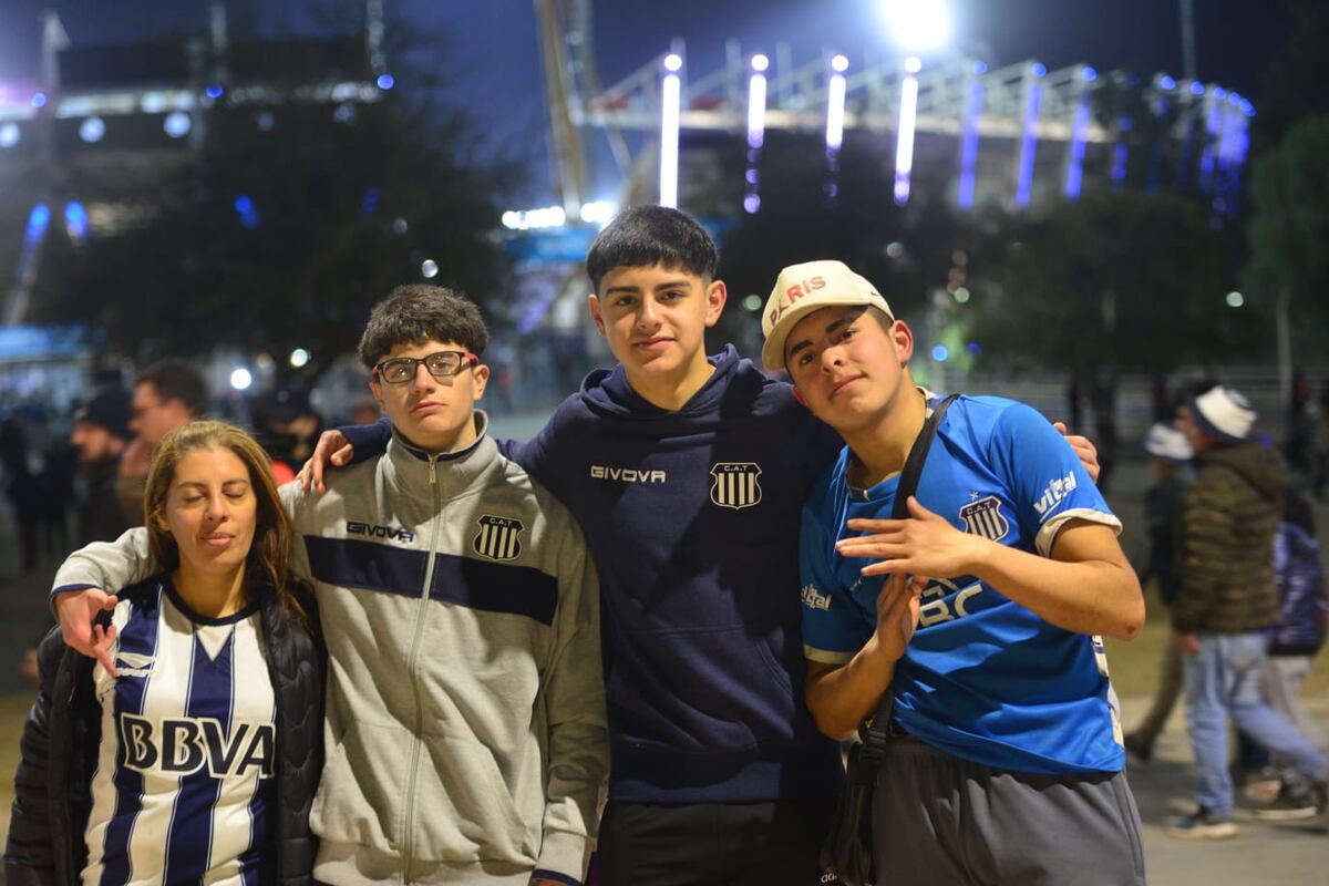 Las y los Cara 'e Cancha de Talleres en la previa del partido con Vélez por la Copa Libertadores. (Facundo Luque y Javier Ferreyra)