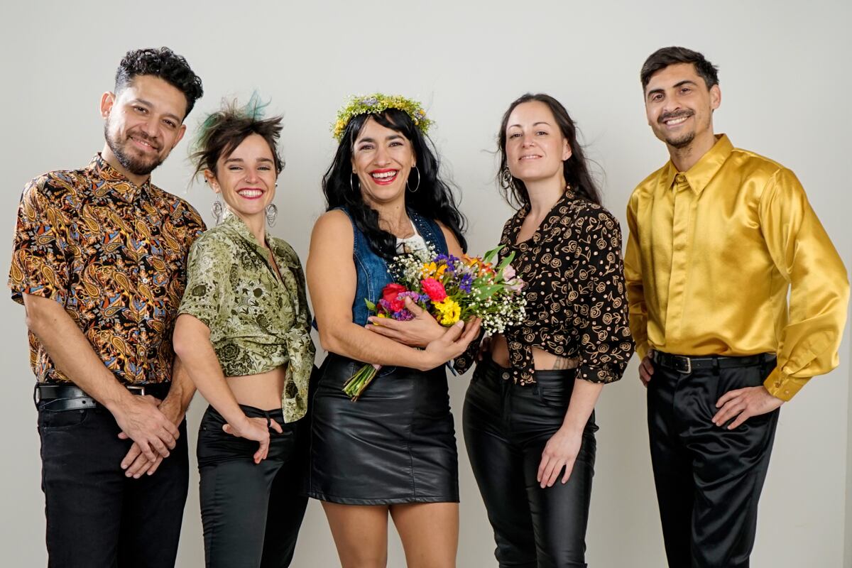Lucre Ortiz homenajea a Gilda con banda completa: Pamela Merchan (Bajo y coros), Facundo Dominguez (Guitarra), Diego Tercel (Percusión), Regina Grigioni (Trombón), Manuel Farías (Trompeta) y Emiliano Serradel (Güiro).