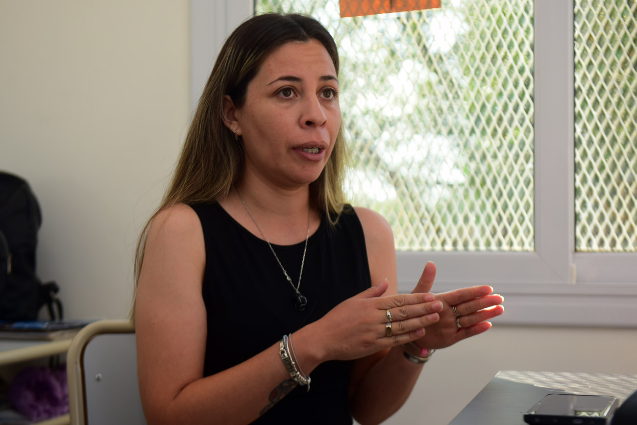 María Eugenia Acosta, docente que acompaña a Ainara a la competencia nacional. (Nicolás Bravo / La Voz)