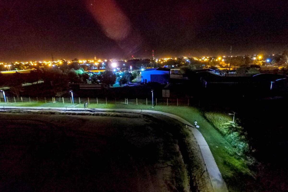Las luminarias led solares ofrecen autonomía, bajo consumo y eficiencia para proyectos exteriores públicos y privados.
