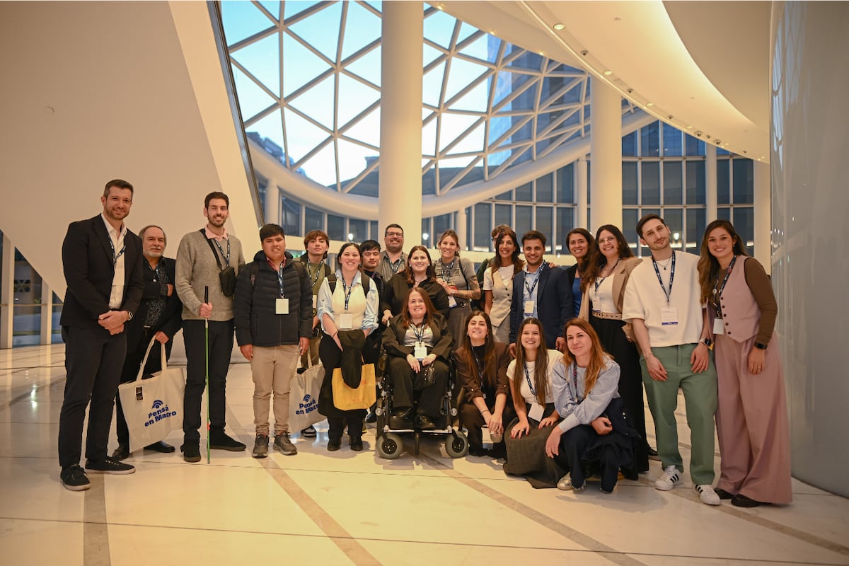 La iniciativa busca promover la inclusión socio laboral de personas con discapacidad en el sector tecnológico.