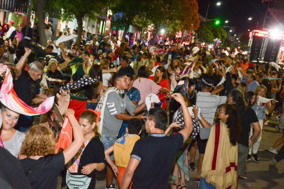 Este año, en las calles de Cosquín hay siete escenarios, más de 1.600 inscriptos y unos 700 artistas.