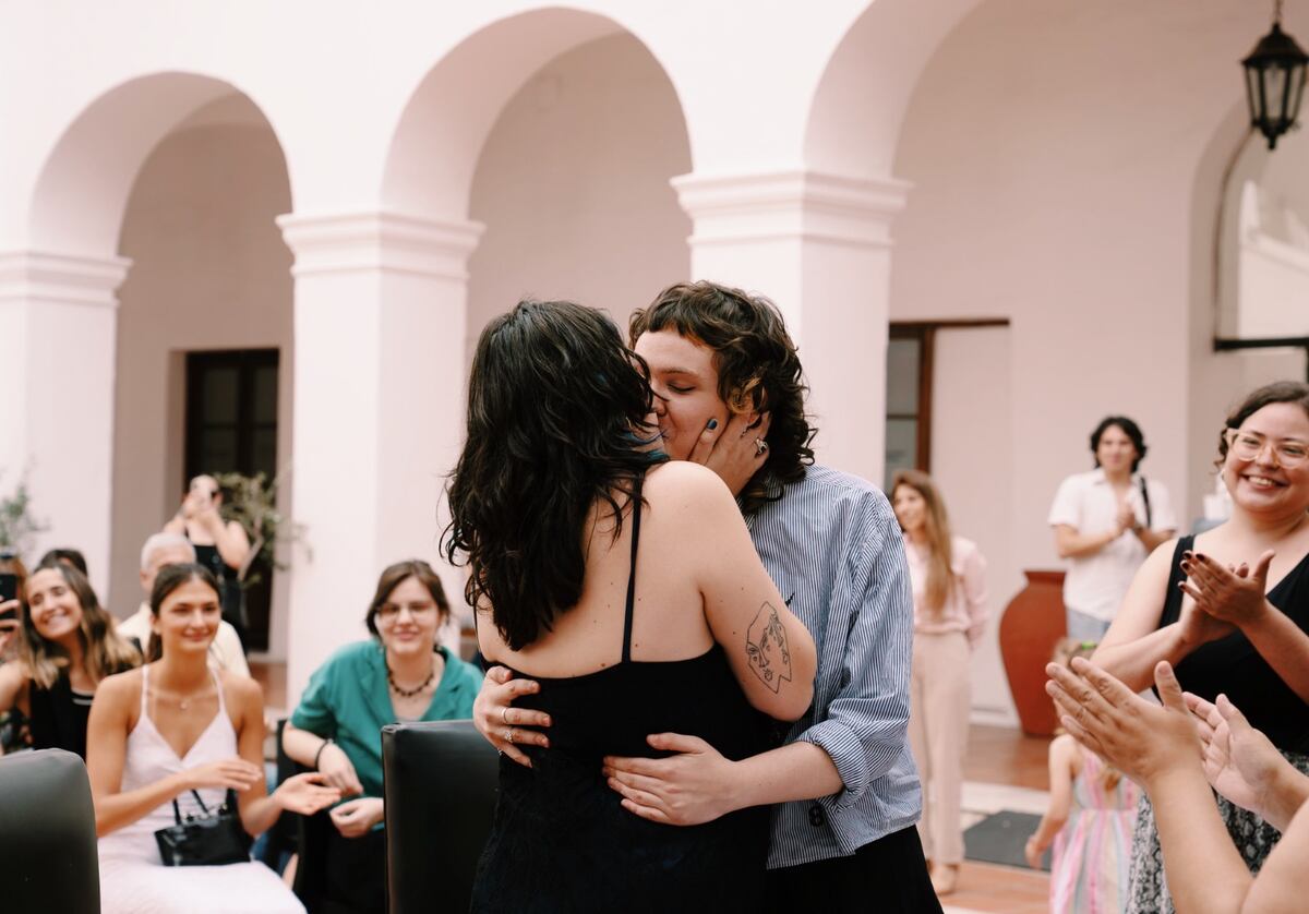 Luna y Angie se casaron en el Cabildo Histórico de Córdoba. (Foto: gentileza Lucía Figueroa)