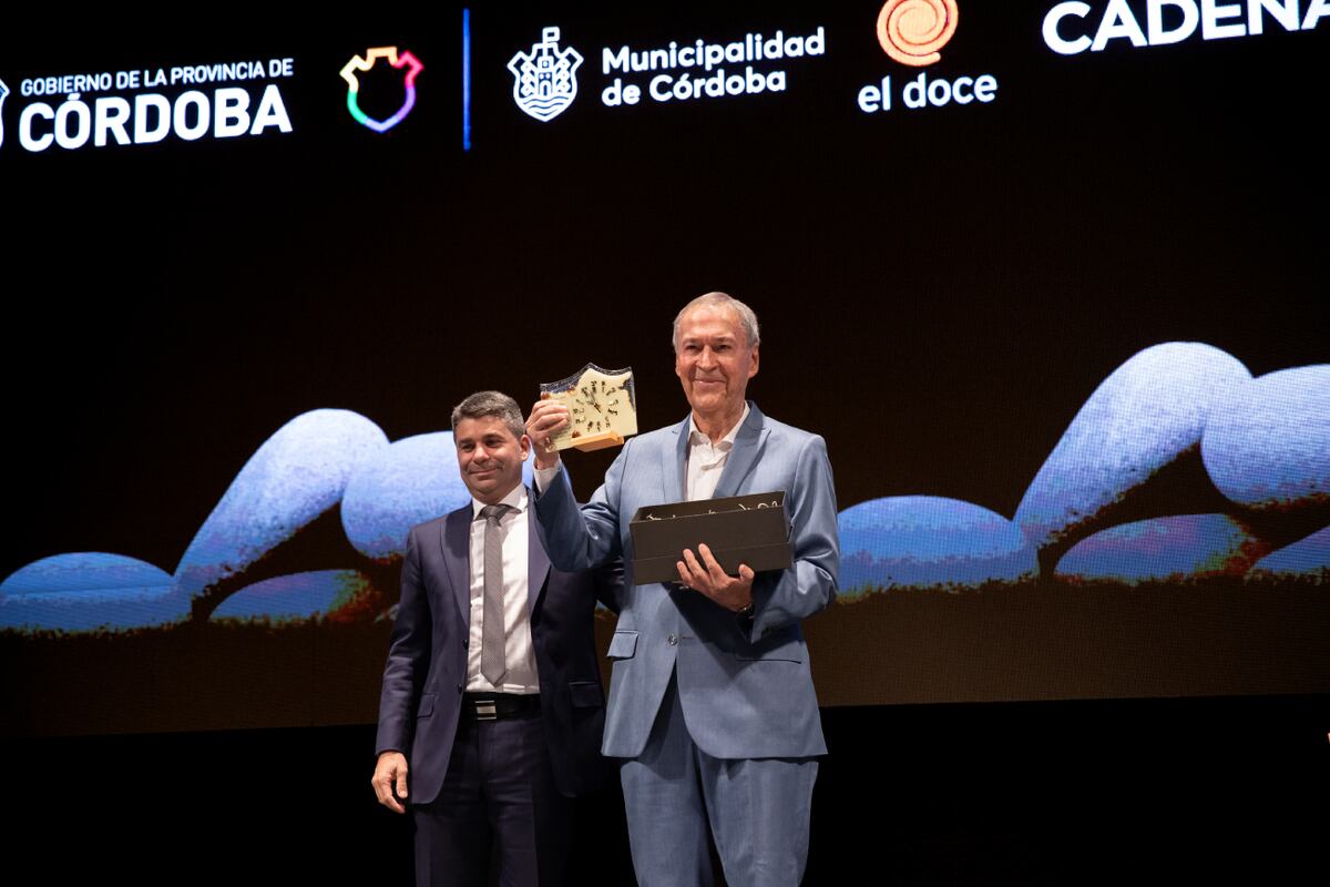 El presidente de la Daia Córdoba, Adrián Ganzburg, junto al gobernador Juan Schiaretti. (Gobierno de Córdoba)