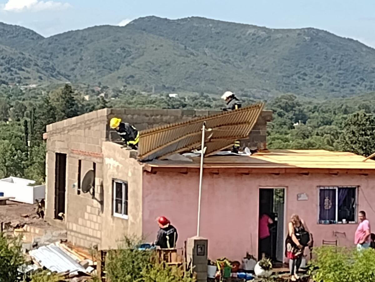 Embalse se vio afectada por un temporal este martes por la siesta. (Bomberos Embalse)