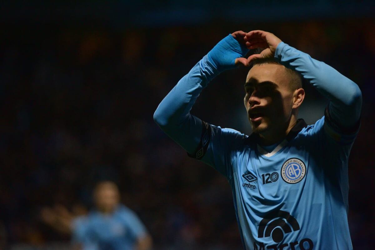 Zelarayán celebra su gol ante Banfield. (Nicolás Bravo / La Voz).