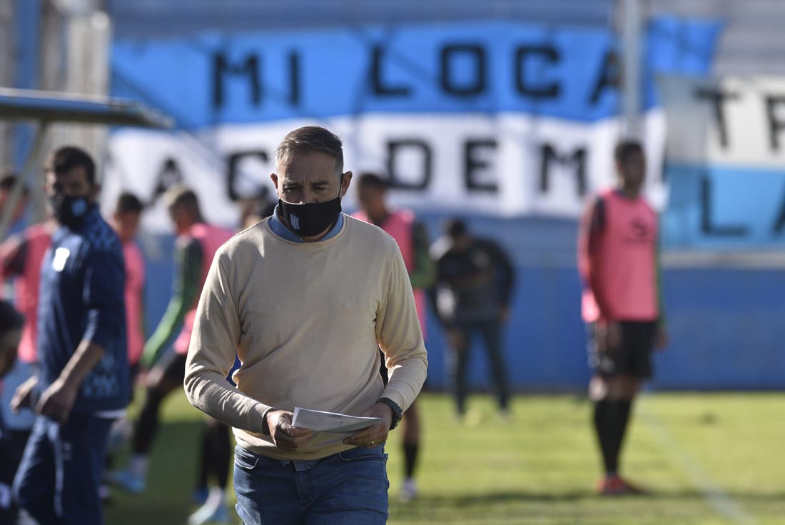 Hernán Medina DT de Racing Futbol Federal A: Racing empató con Sportivo Las Parejas (Ramiro Pereyra La Voz)