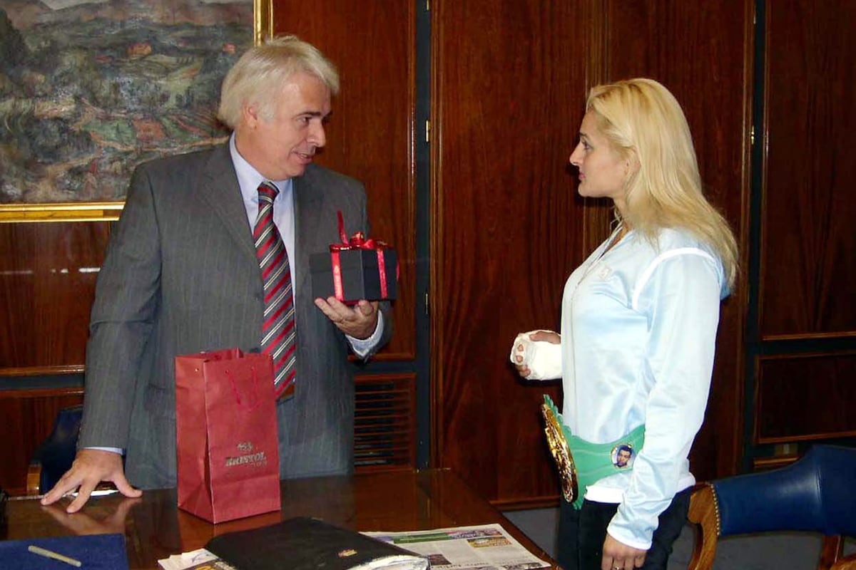 José Manuel de la Sota junto a Alejandra "Locomotora" Oliveras. (Archivo / La Voz)
