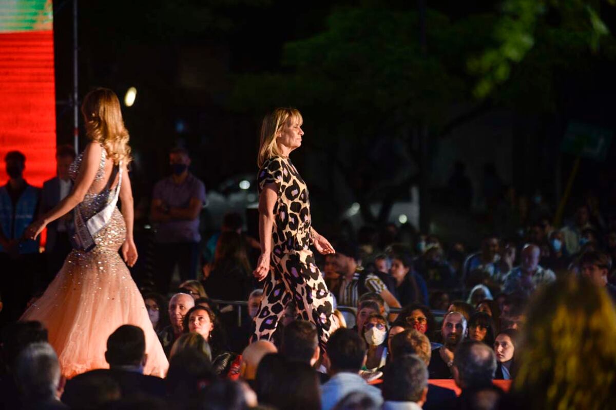 Desfile Real en las escalinatas del Parque Sarmiento (Facundo Luque)