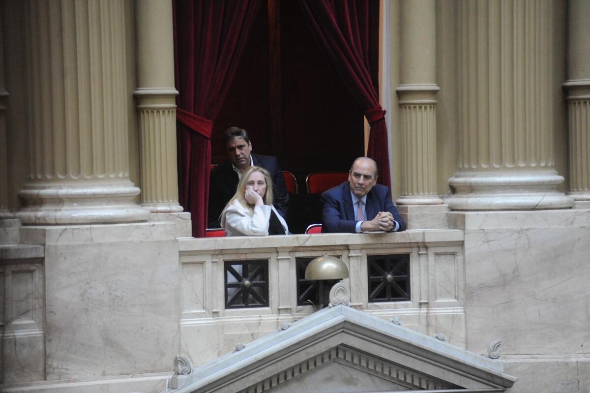 Guillermo Francos, jefe de Gabinete, y la secretaria General de la Presidencia, Karina Milei, durante el debate en Diputados de la Ley Bases. (Federico López Claro / La Voz)