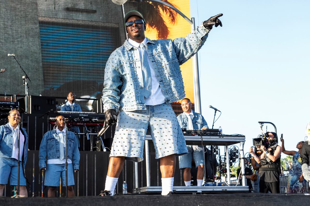 El rapero californiano Blxst jugó de local en el Coachella 2024. (AP)